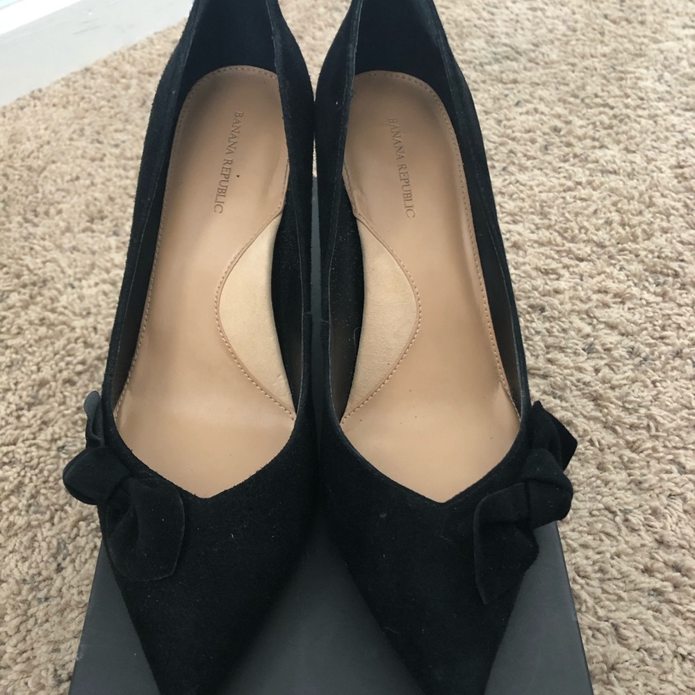Banana Republic Madison 24 Hr Black Suede Pumps